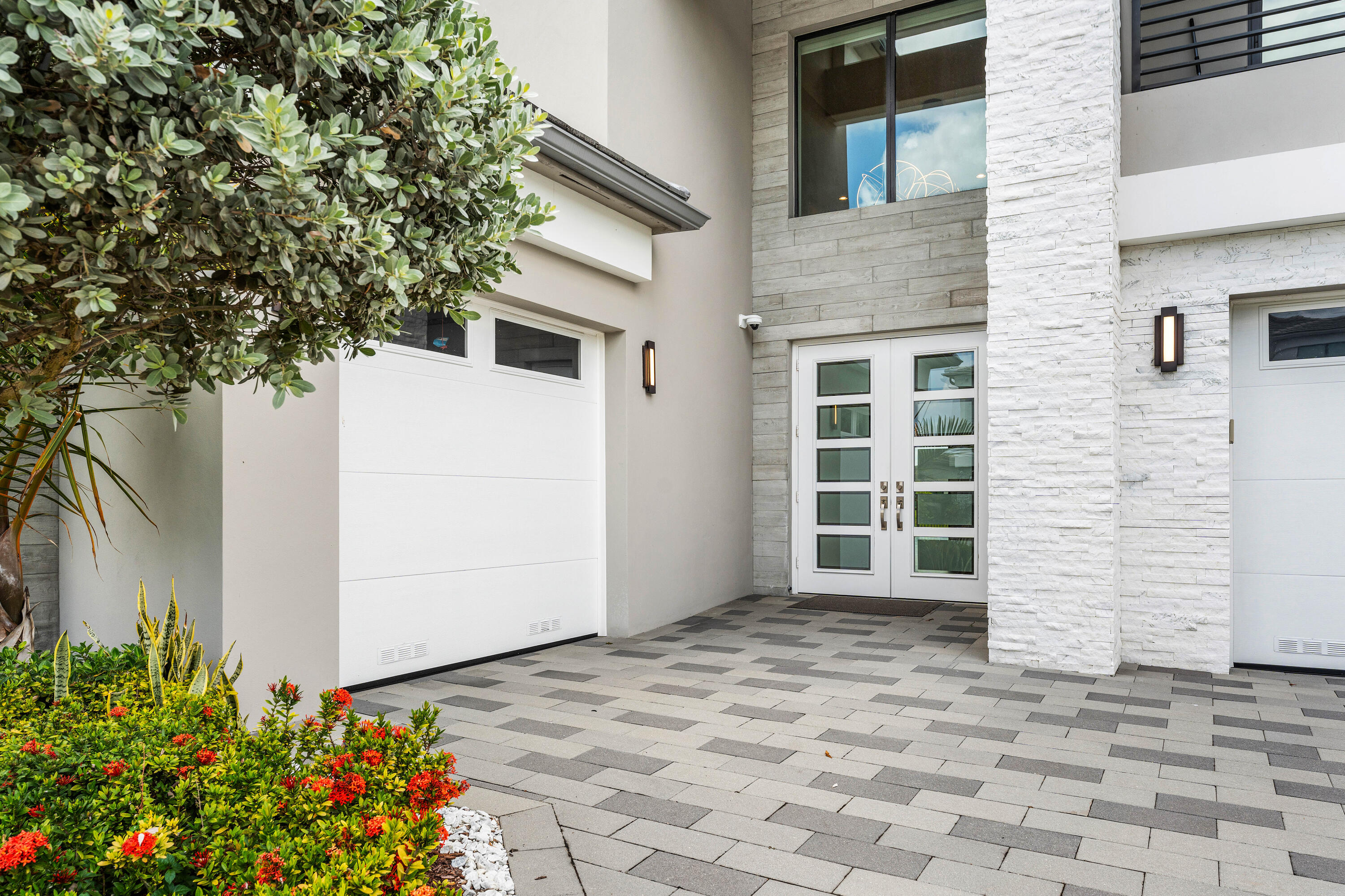 17076 Rainbow Falls Trail