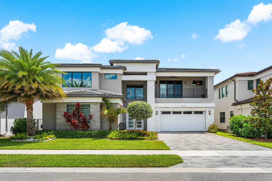 17076 Rainbow Falls Trail