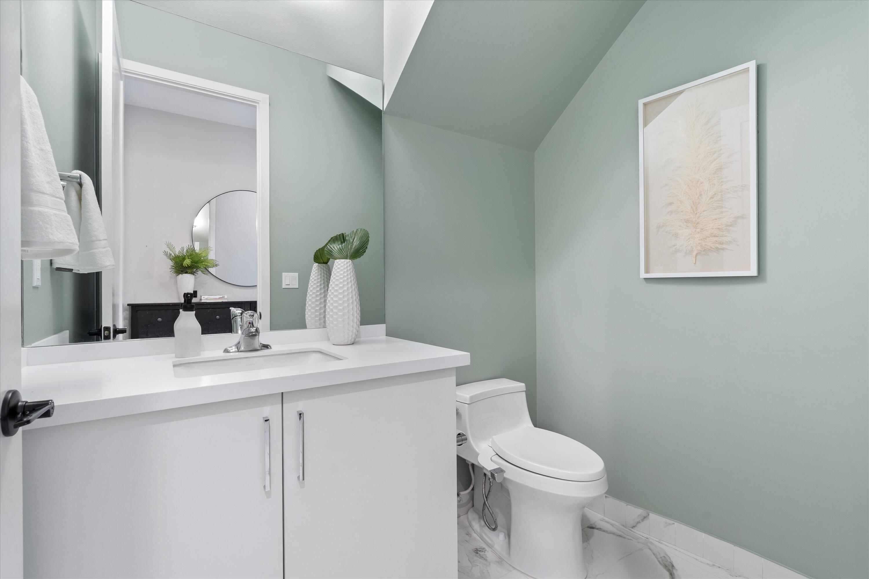 17076 Rainbow Falls Trail