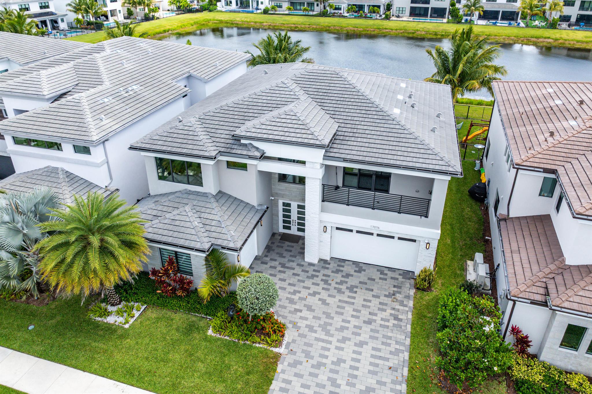 17076 Rainbow Falls Trail