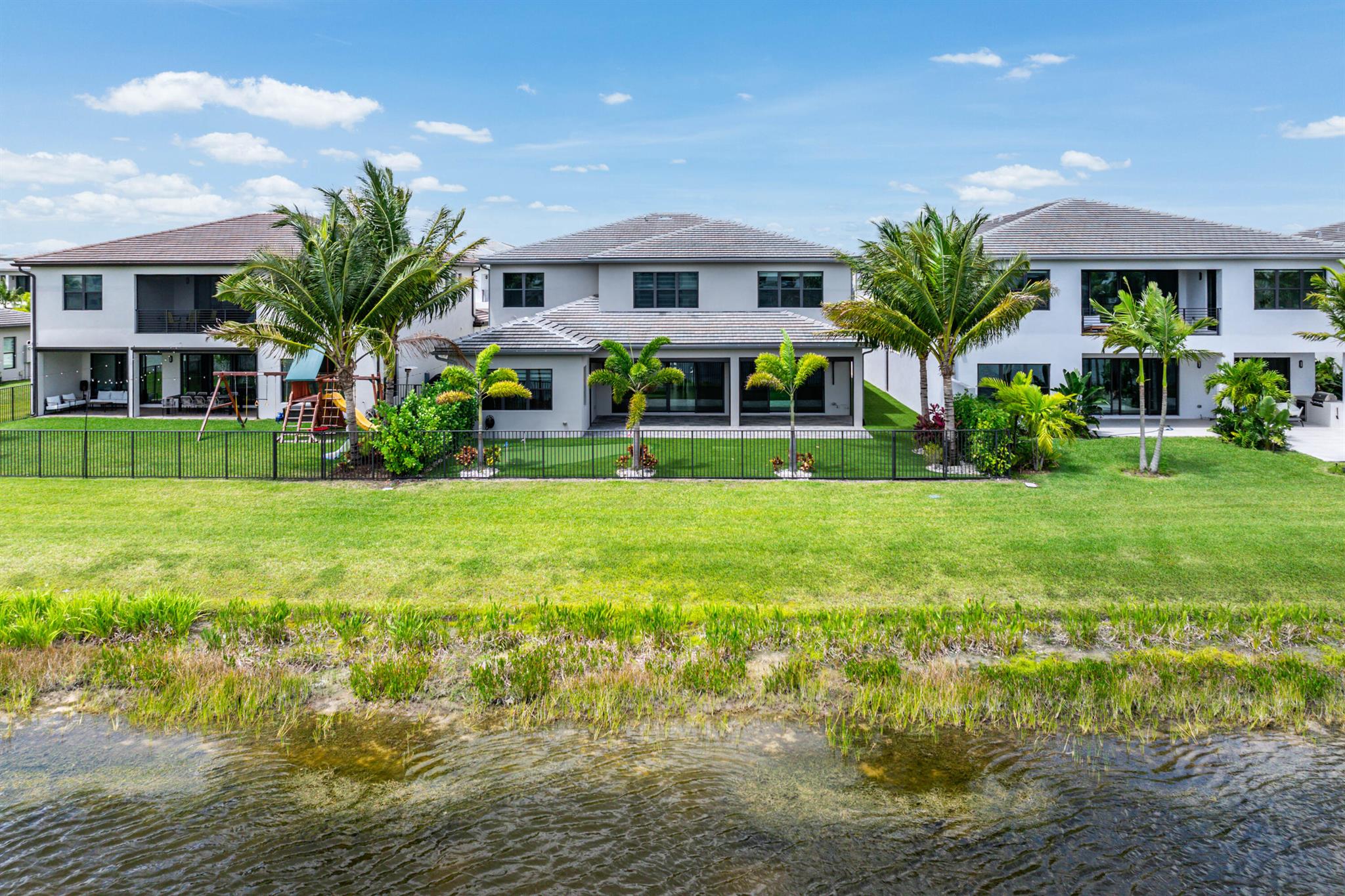 17076 Rainbow Falls Trail