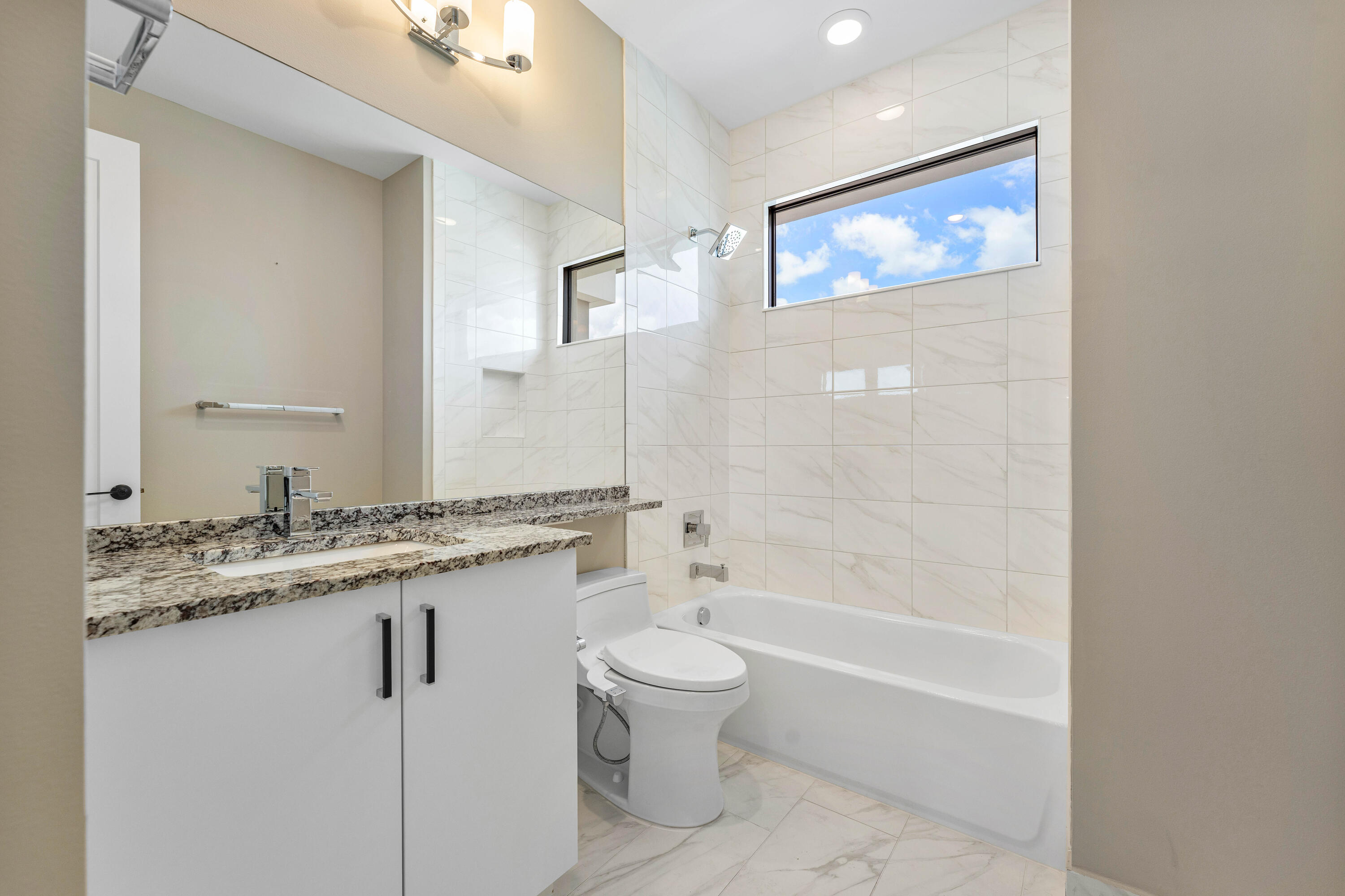 17076 Rainbow Falls Trail