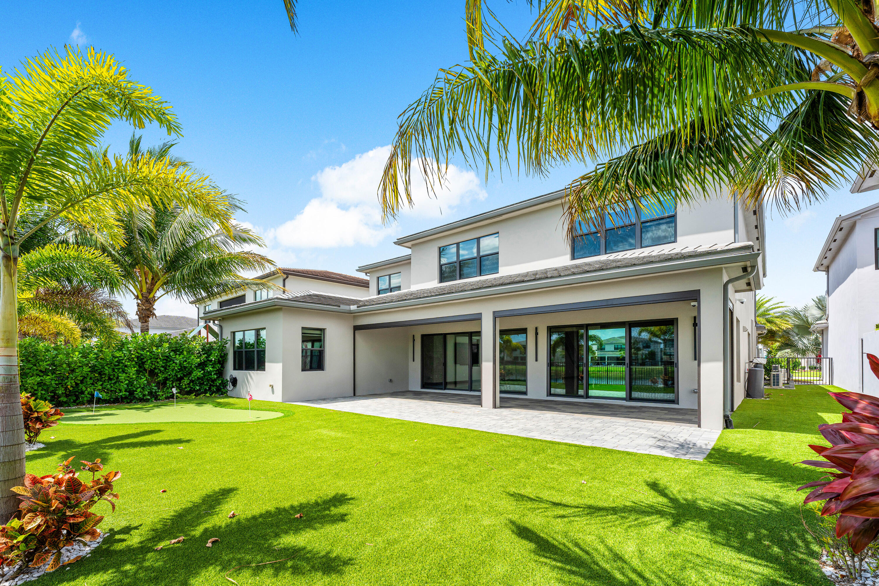 17076 Rainbow Falls Trail