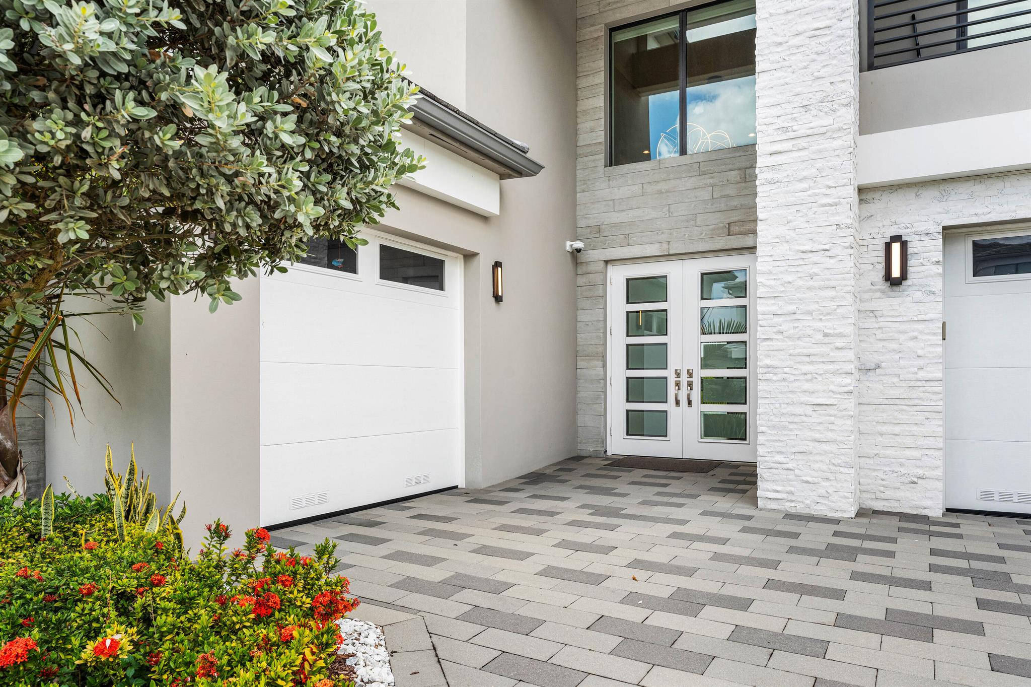 17076 Rainbow Falls Trail