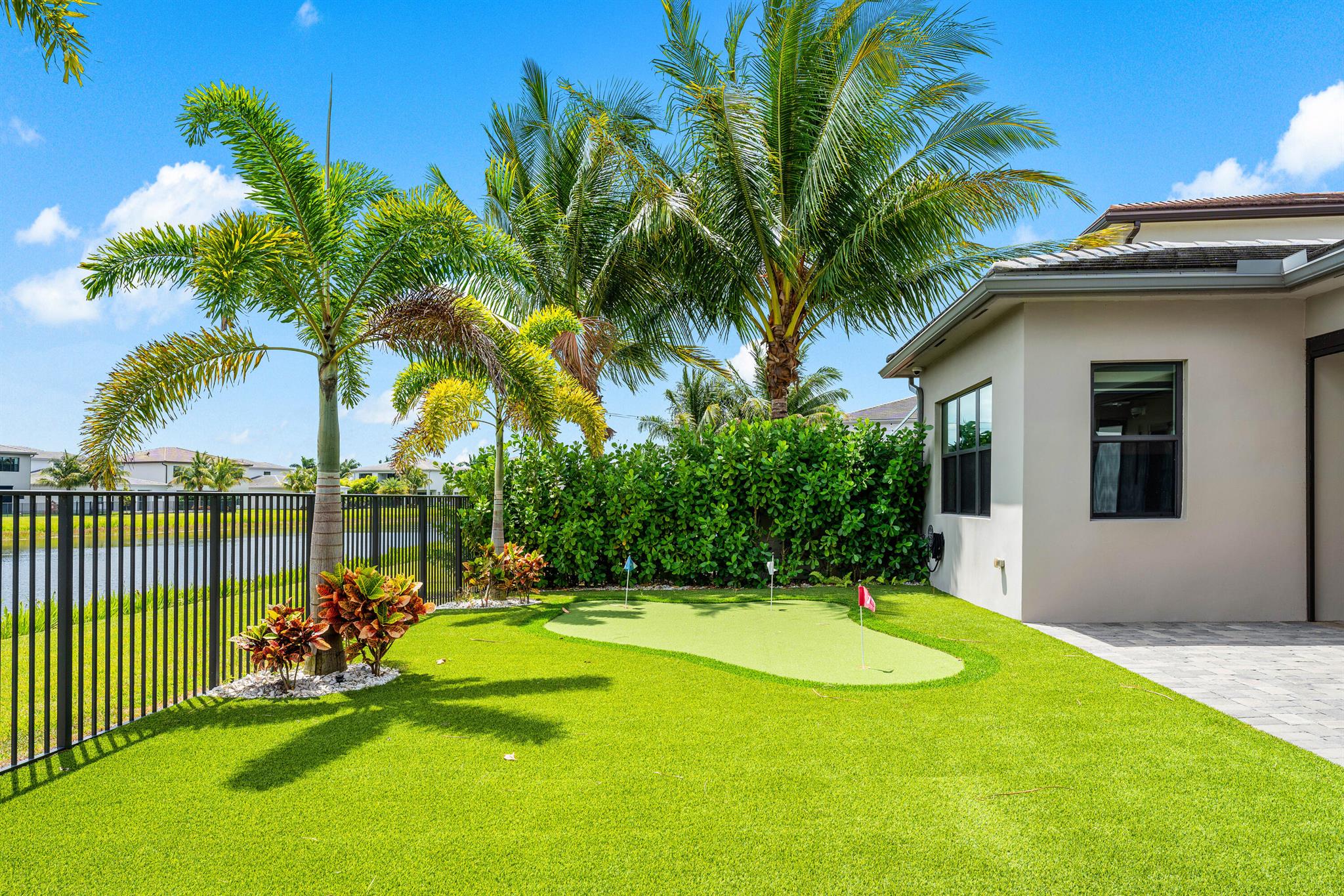 17076 Rainbow Falls Trail