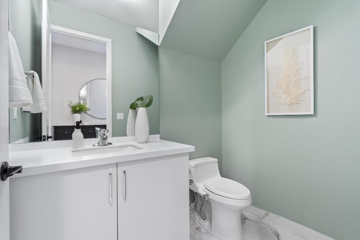 17076 Rainbow Falls Trail