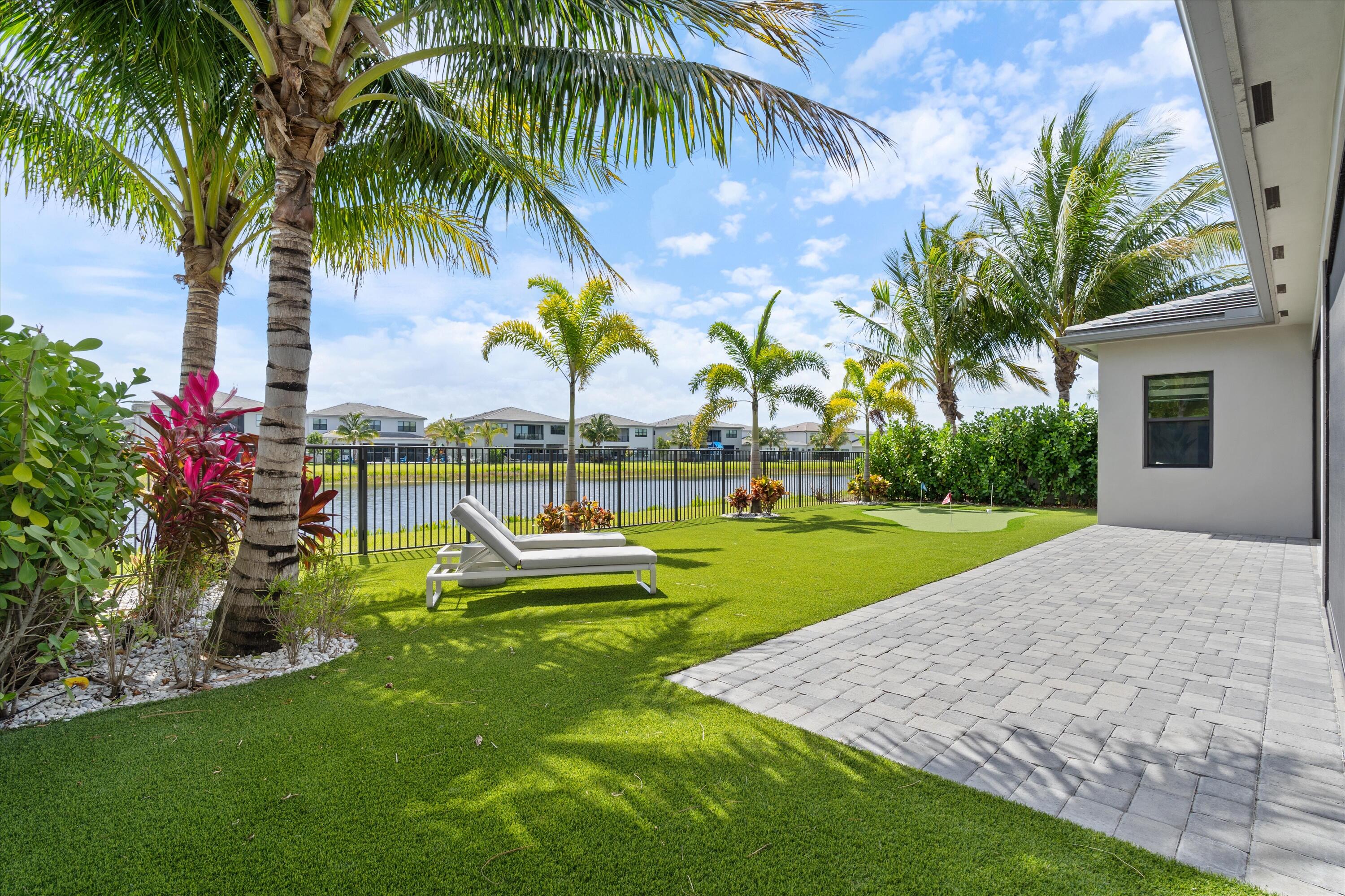 17076 Rainbow Falls Trail