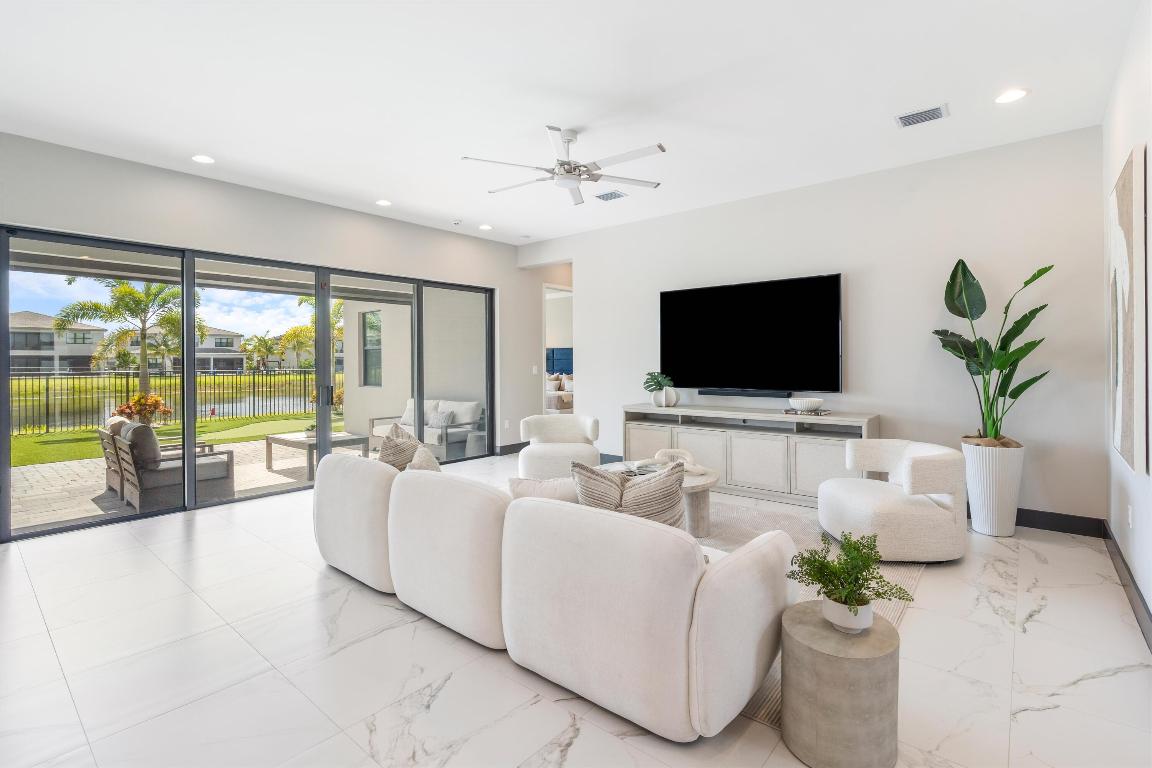 17076 Rainbow Falls Trail