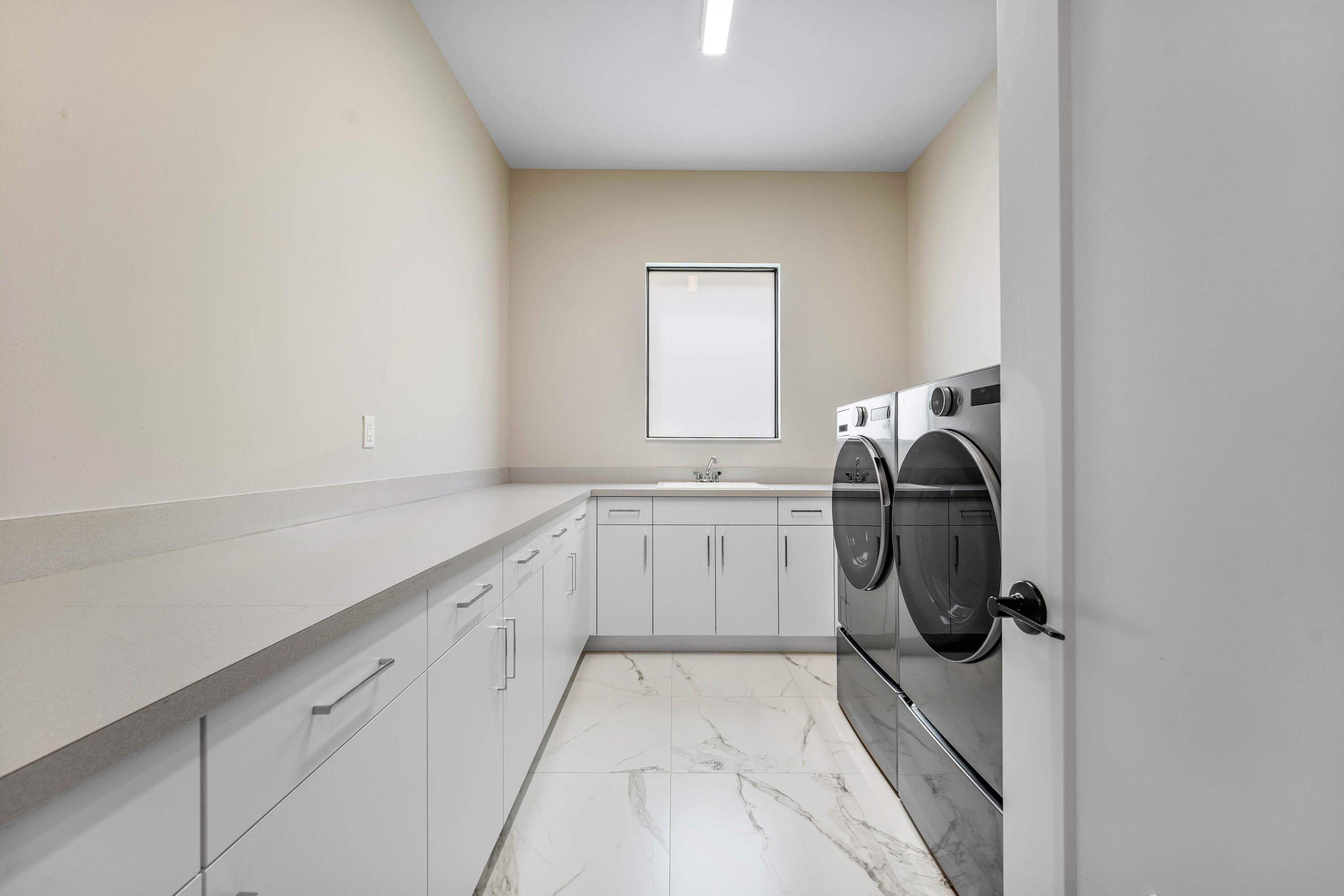 17076 Rainbow Falls Trail