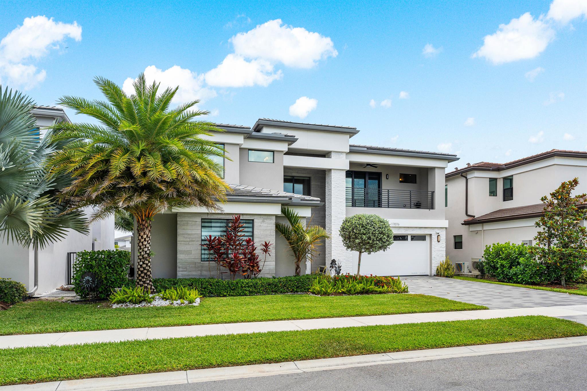 17076 Rainbow Falls Trail