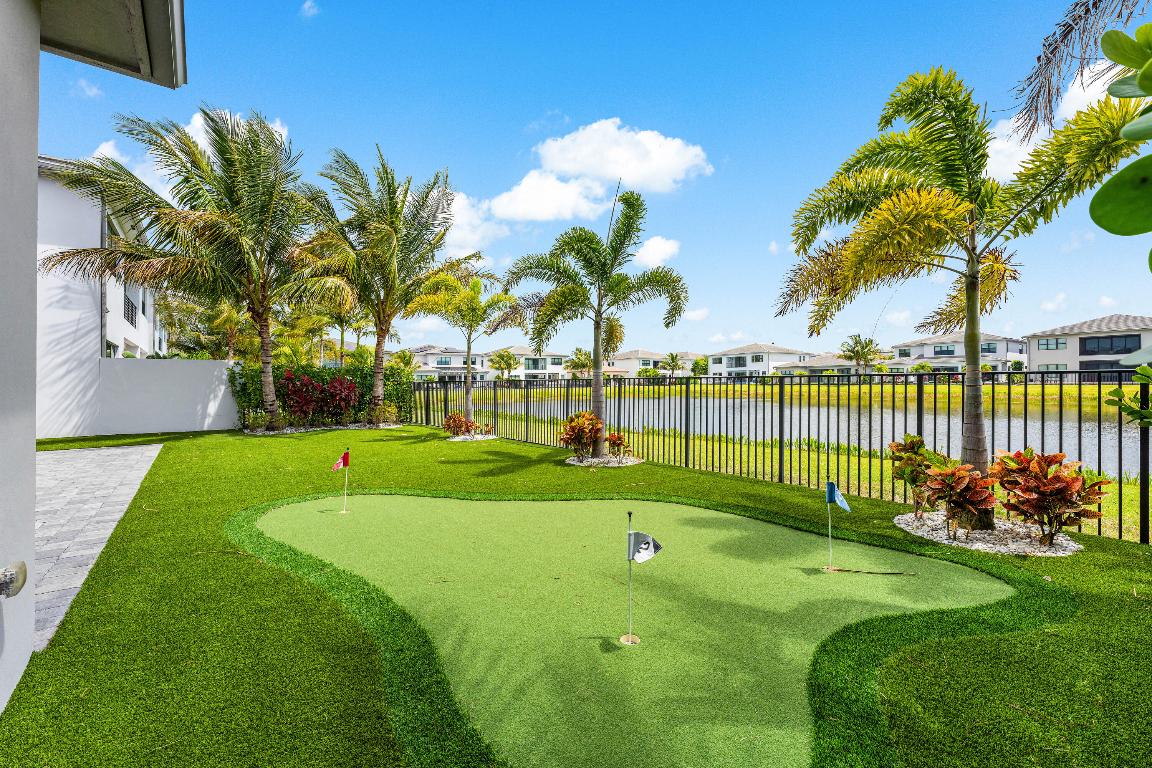 17076 Rainbow Falls Trail