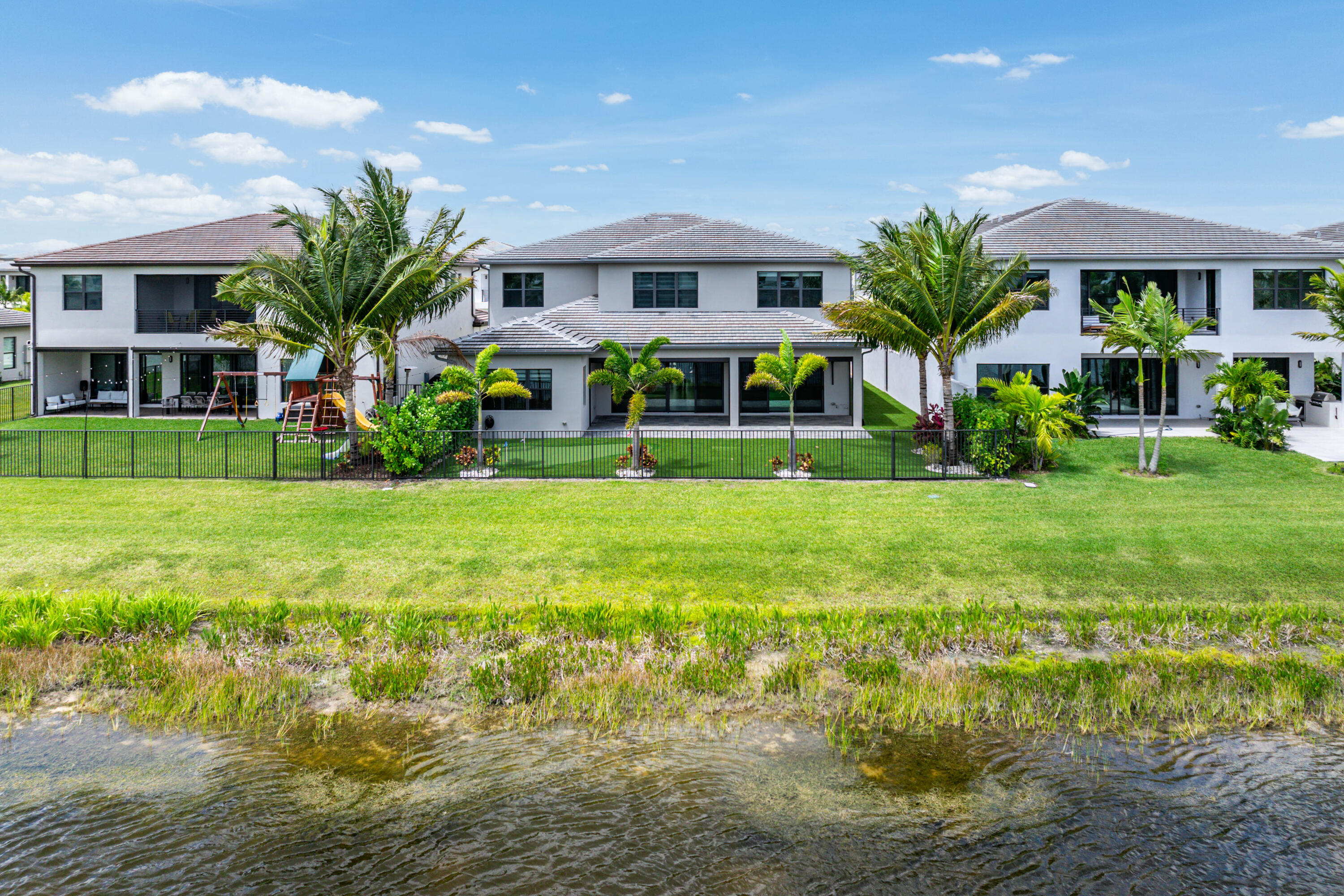 17076 Rainbow Falls Trail