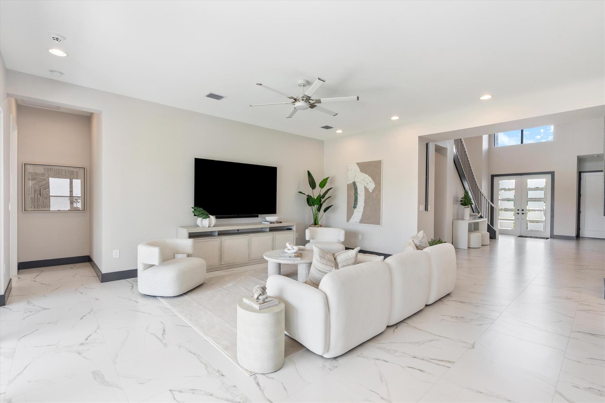 17076 Rainbow Falls Trail