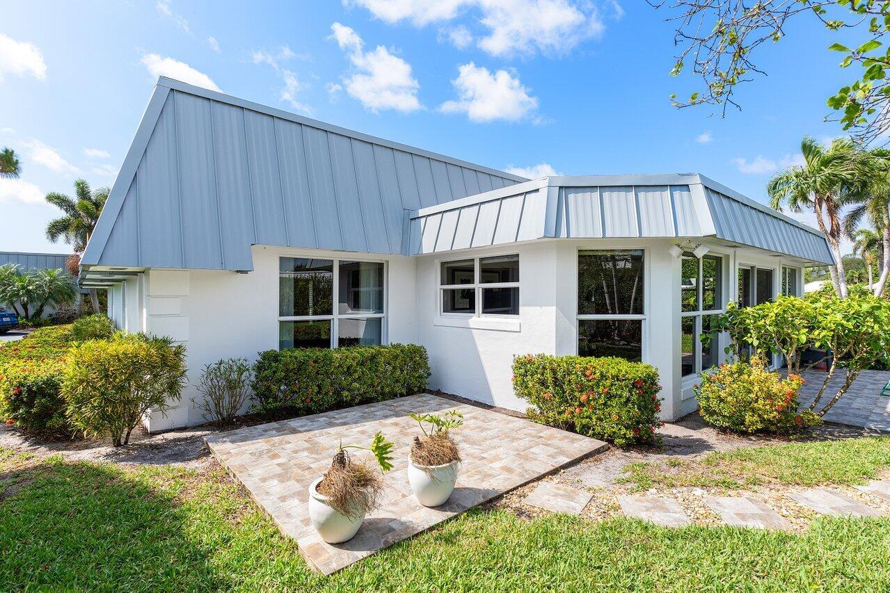 401 French Royale Circle