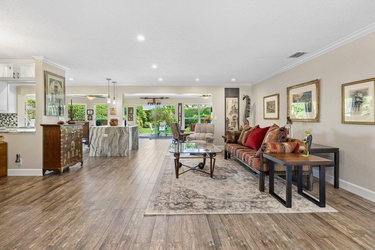 401 French Royale Circle