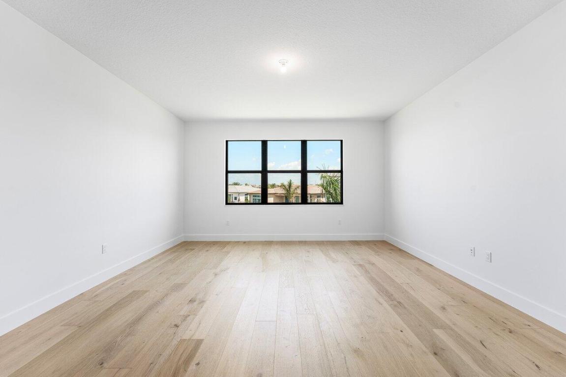 9459 Riverside Park Drive