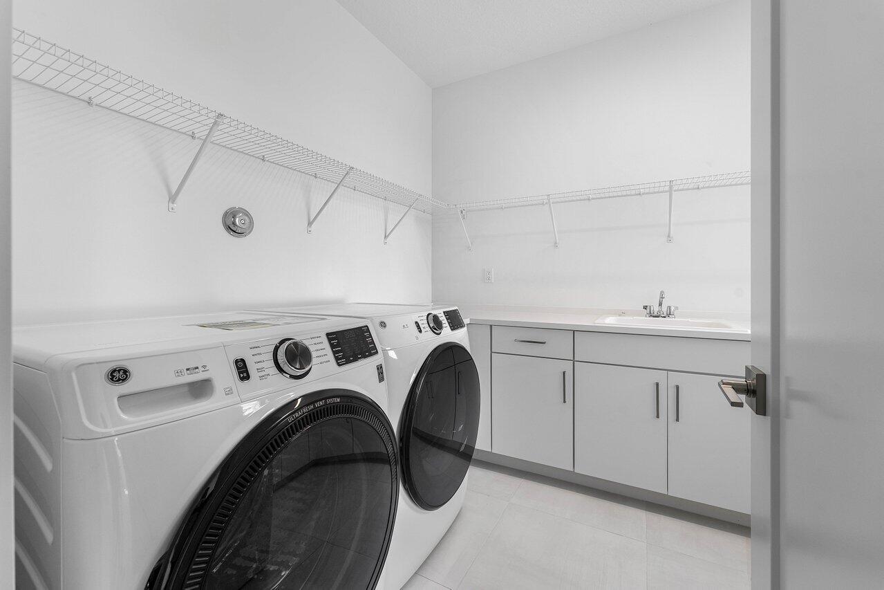 20407 Southernwood Avenue