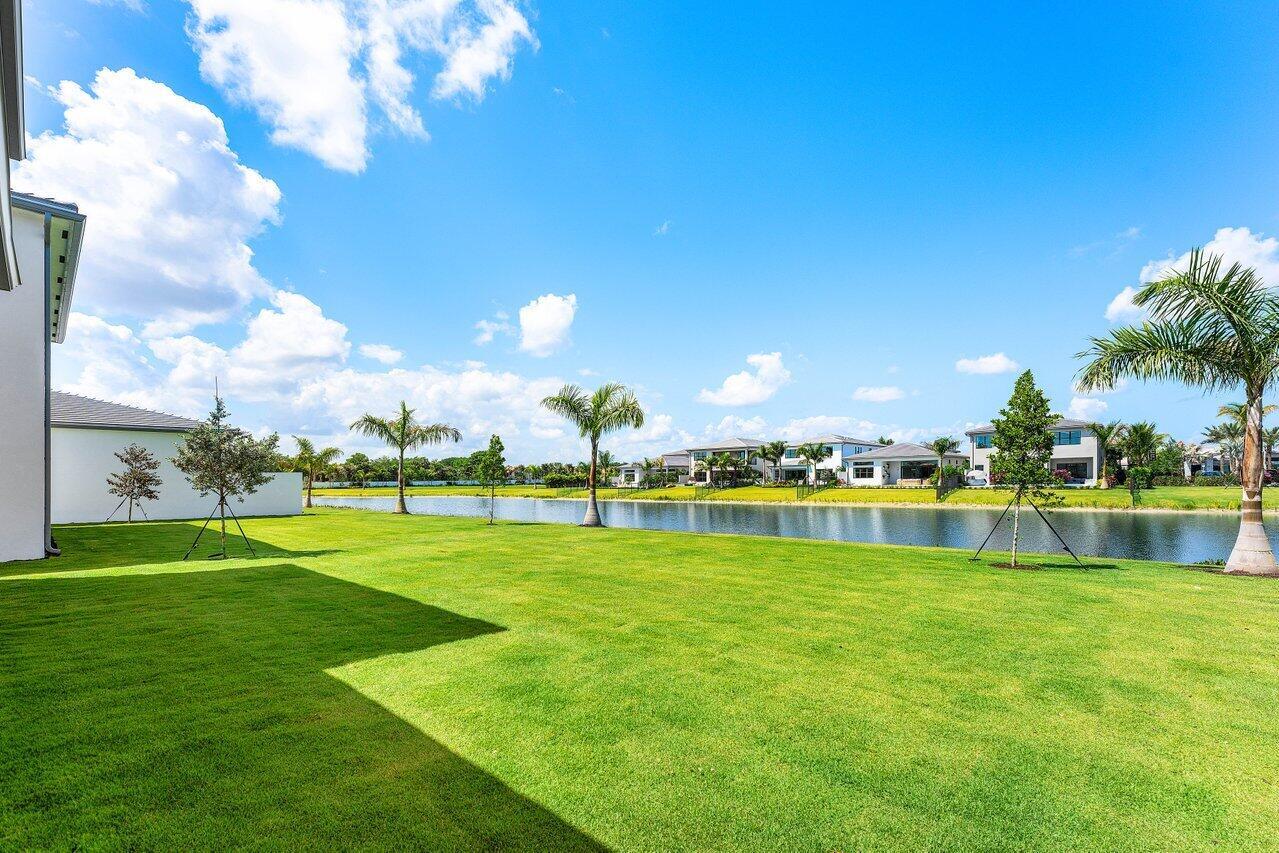 20407 Southernwood Avenue