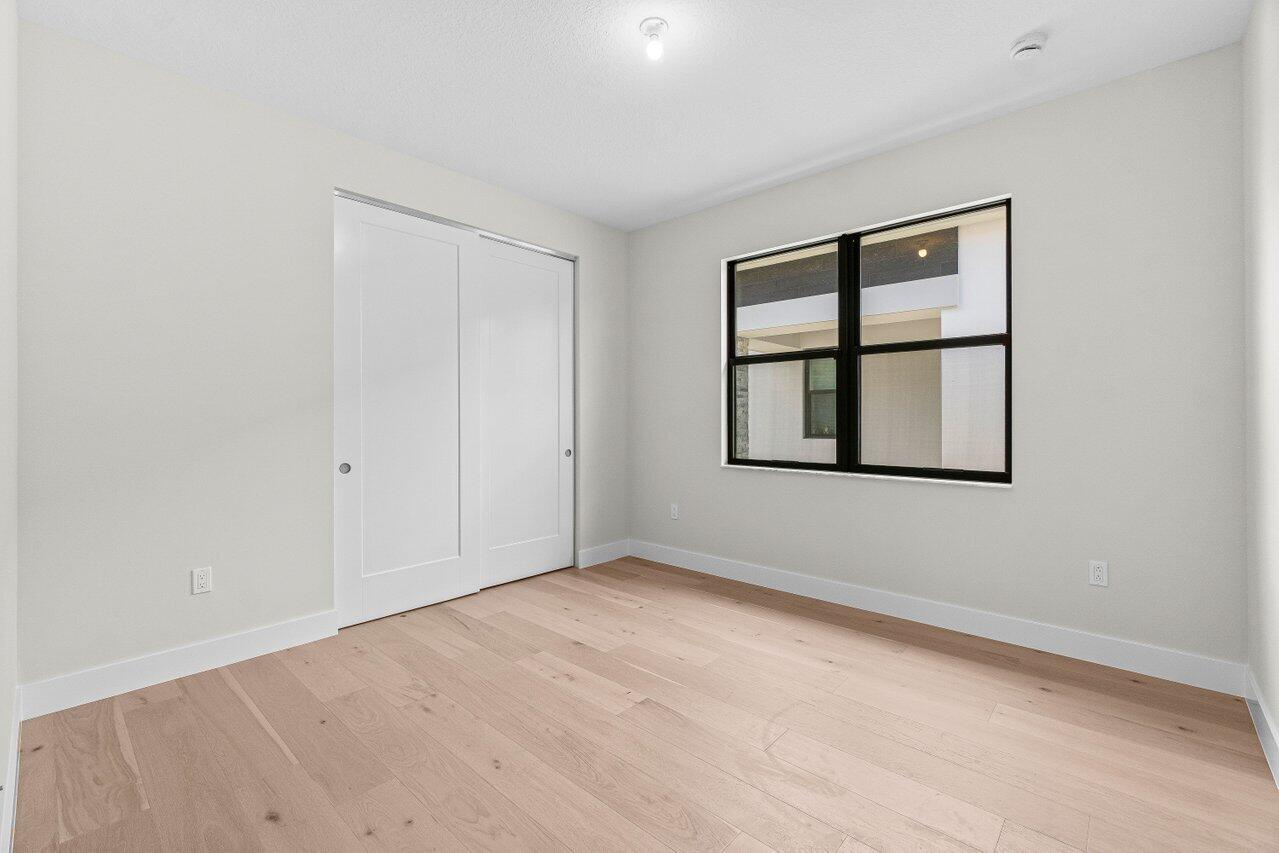 20407 Southernwood Avenue