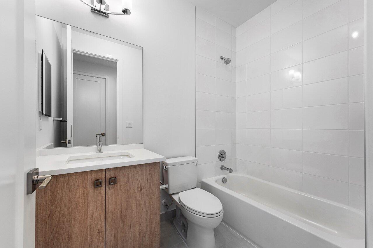 20407 Southernwood Avenue