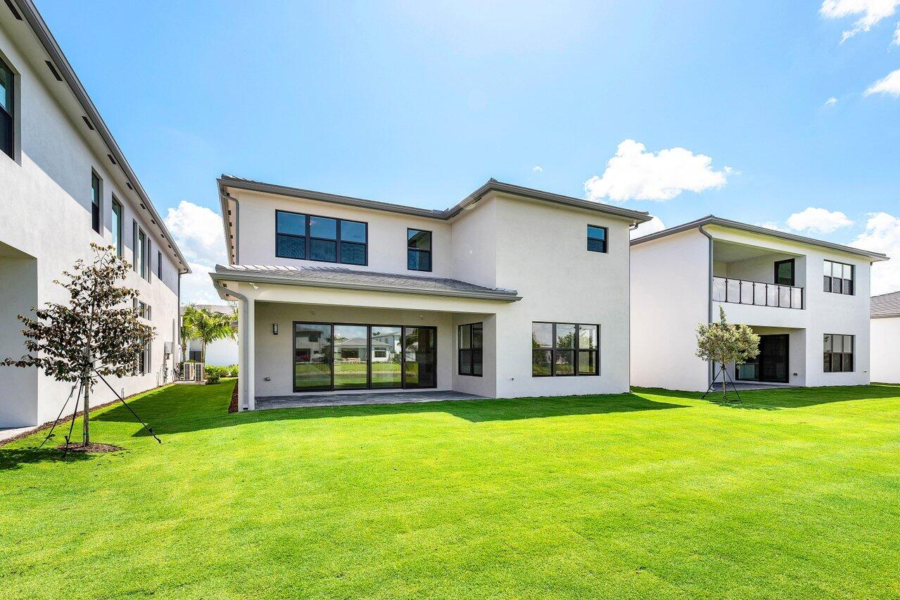 20407 Southernwood Avenue