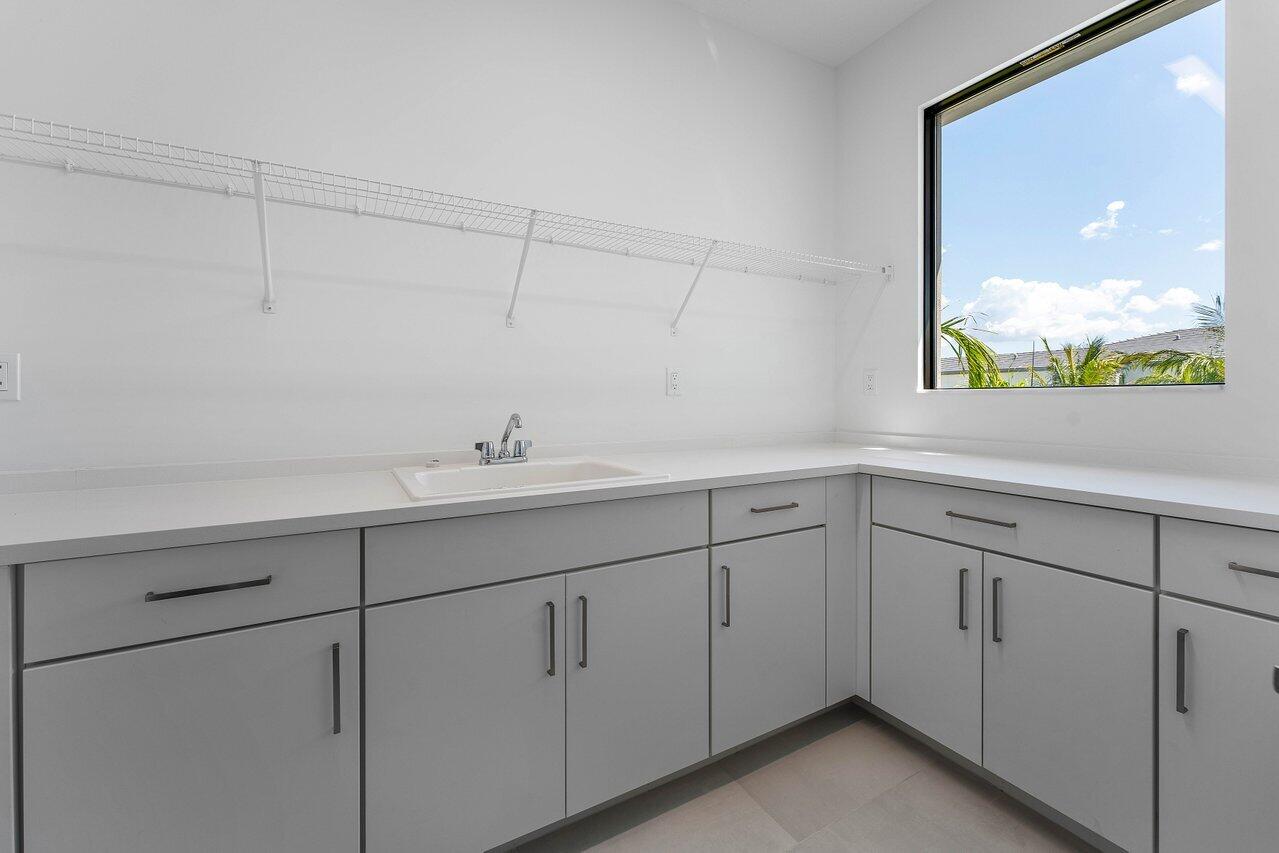 20407 Southernwood Avenue