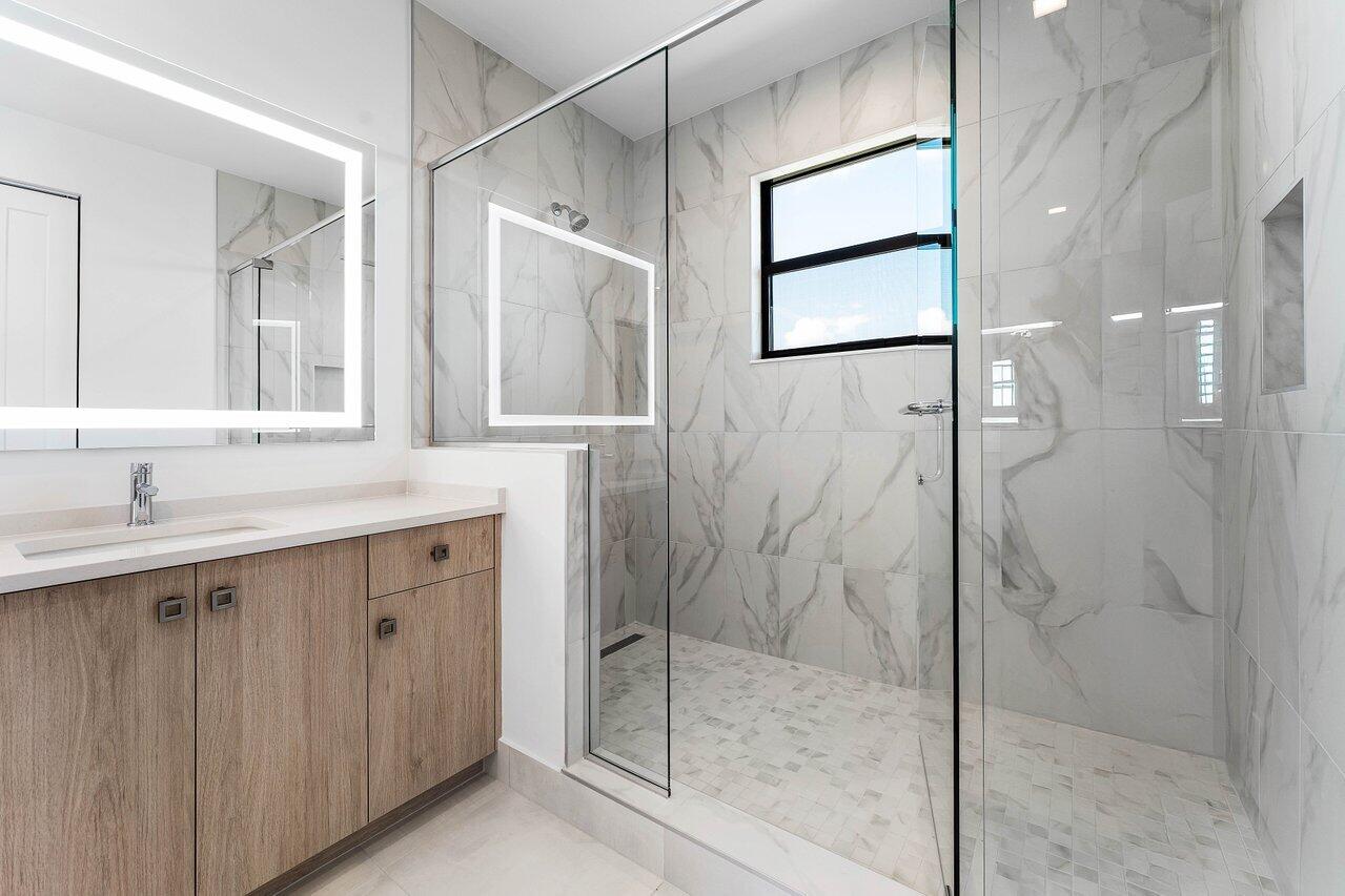 20407 Southernwood Avenue