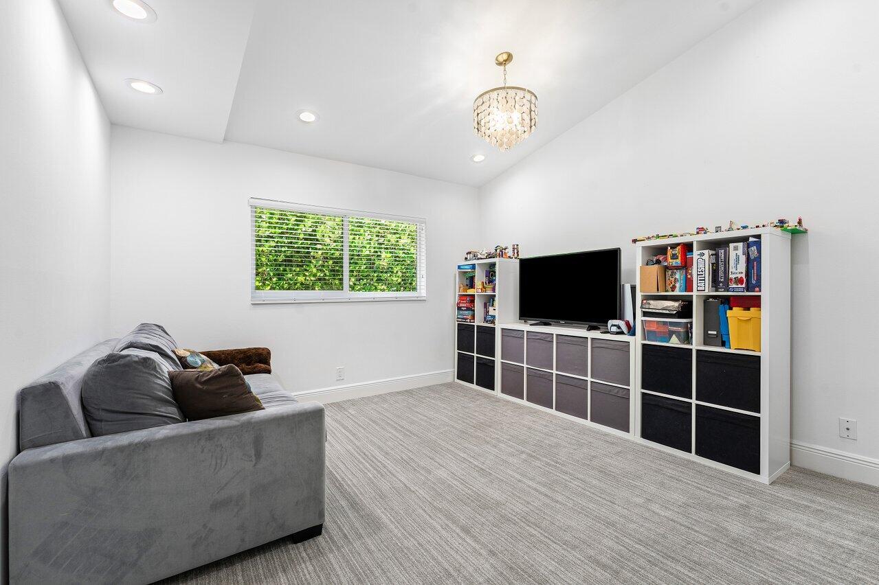 7700 NE Spanish Trail Court