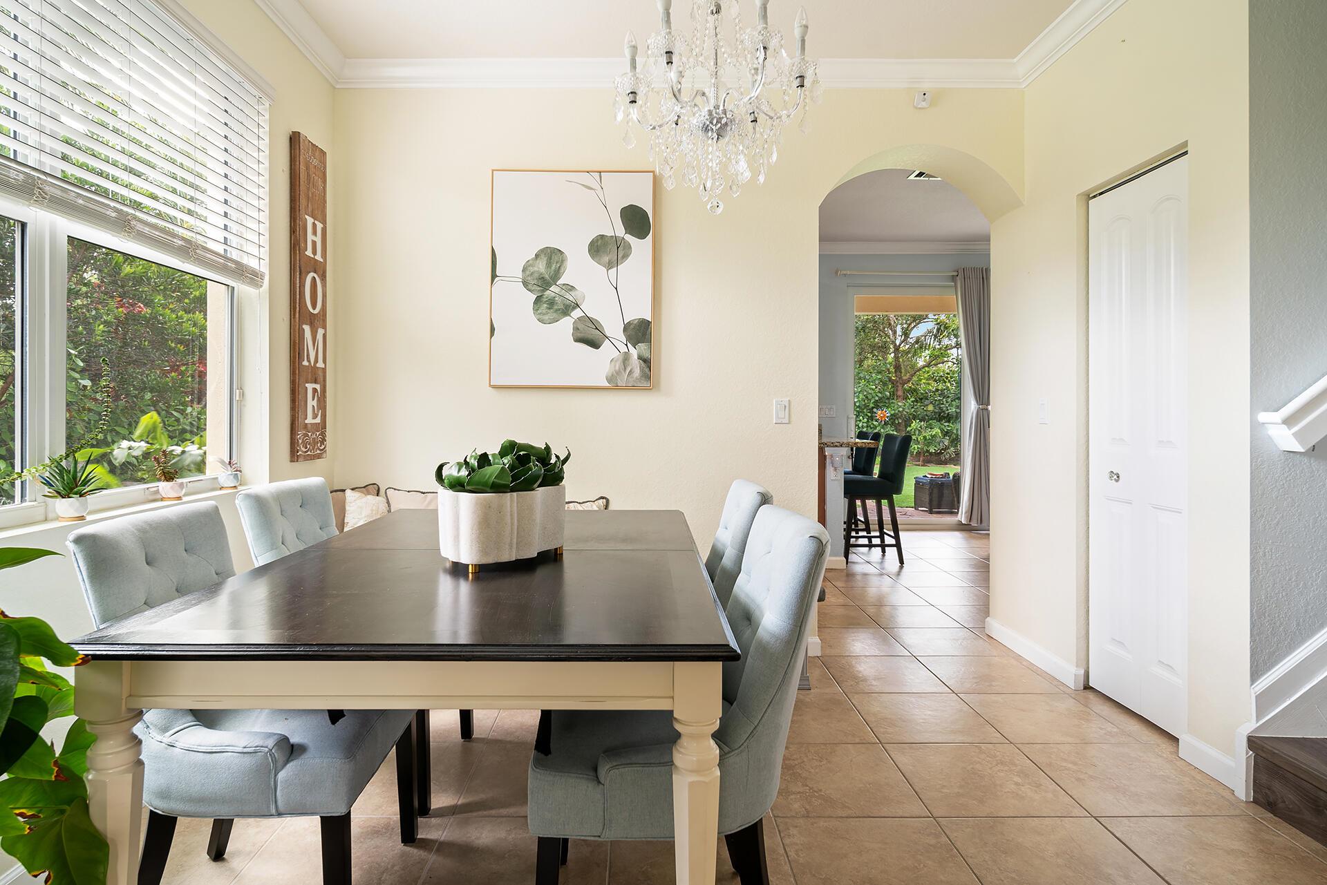 4725 Foxtail Palm Court