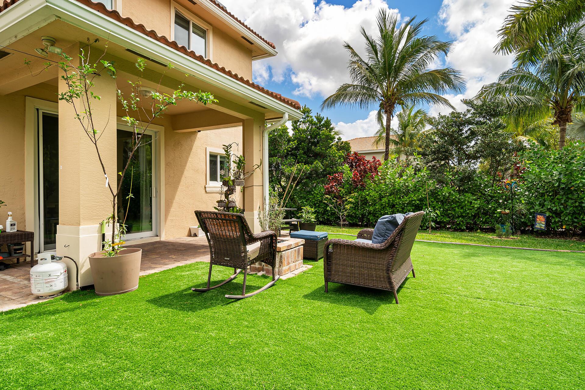 4725 Foxtail Palm Court