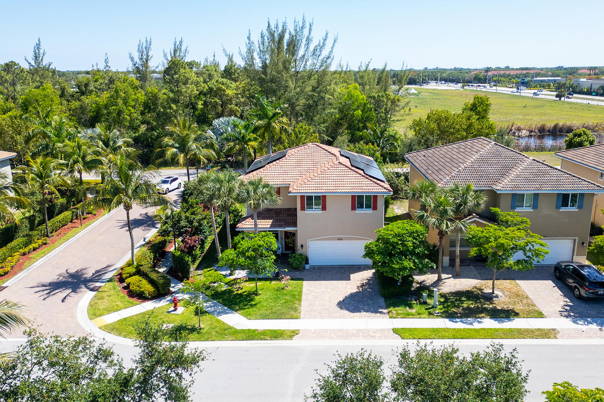 4725 Foxtail Palm Court
