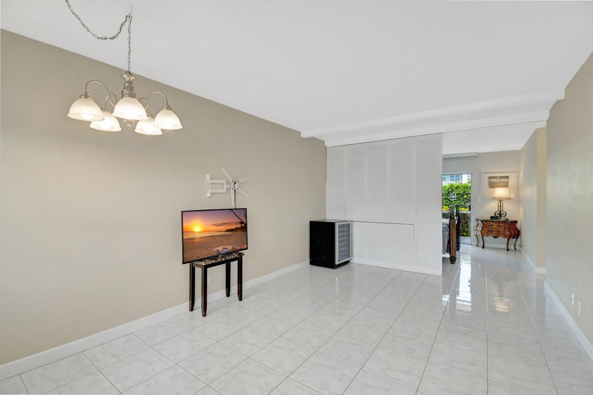 2131 NE 42nd Court 107e