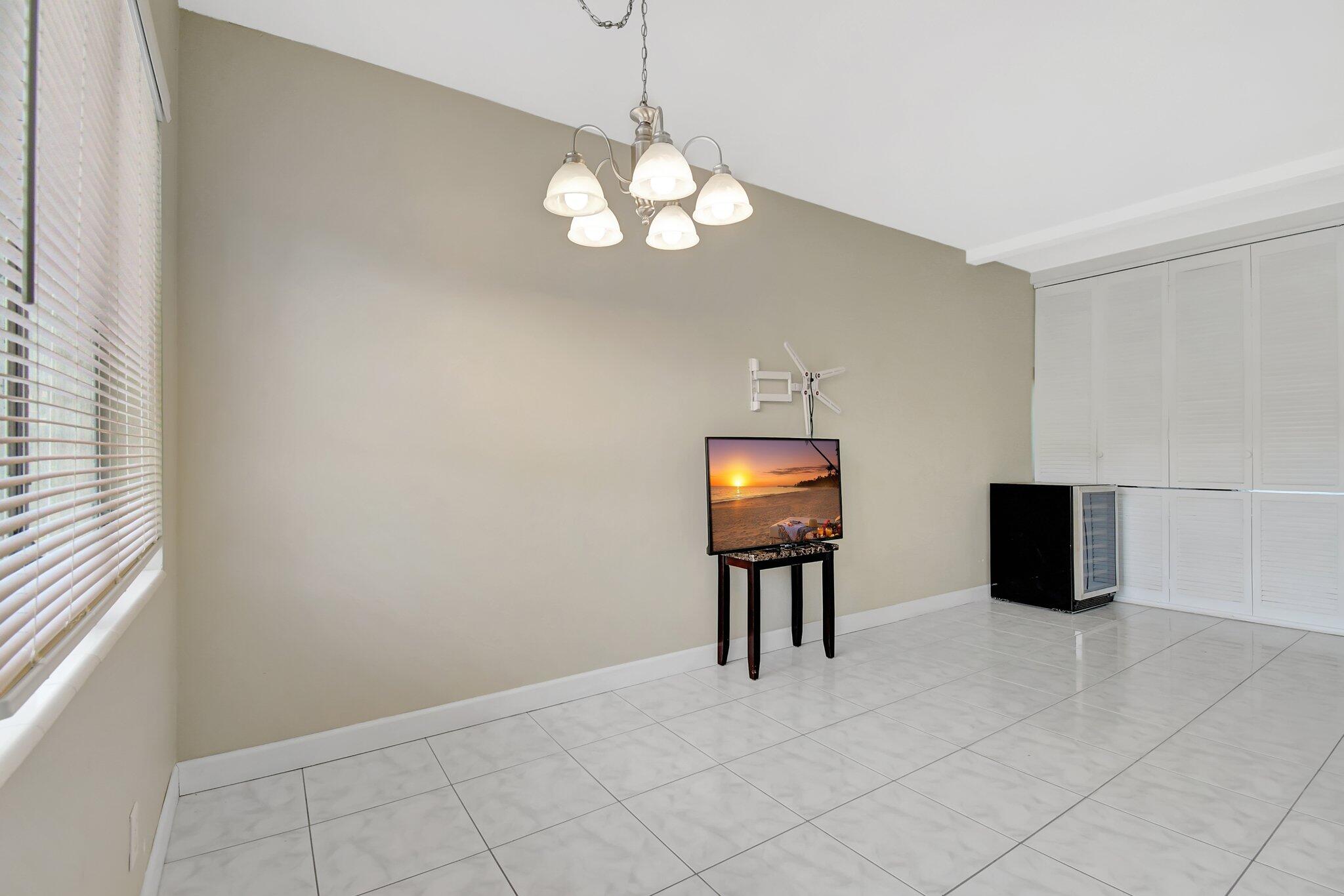 2131 NE 42nd Court 107e