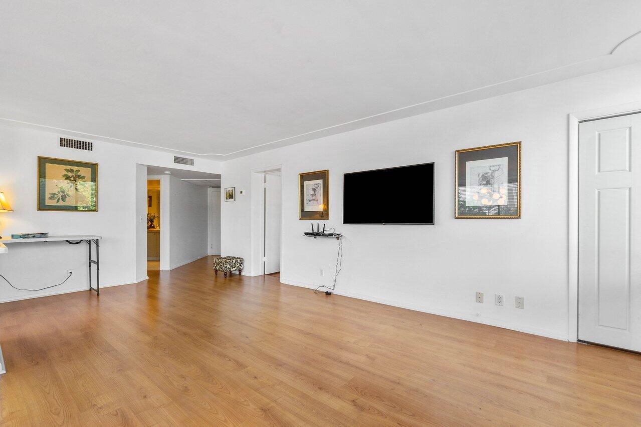 1500 Presidential Way 204