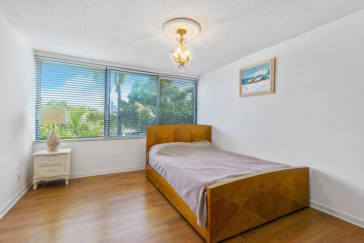 1500 Presidential Way 204