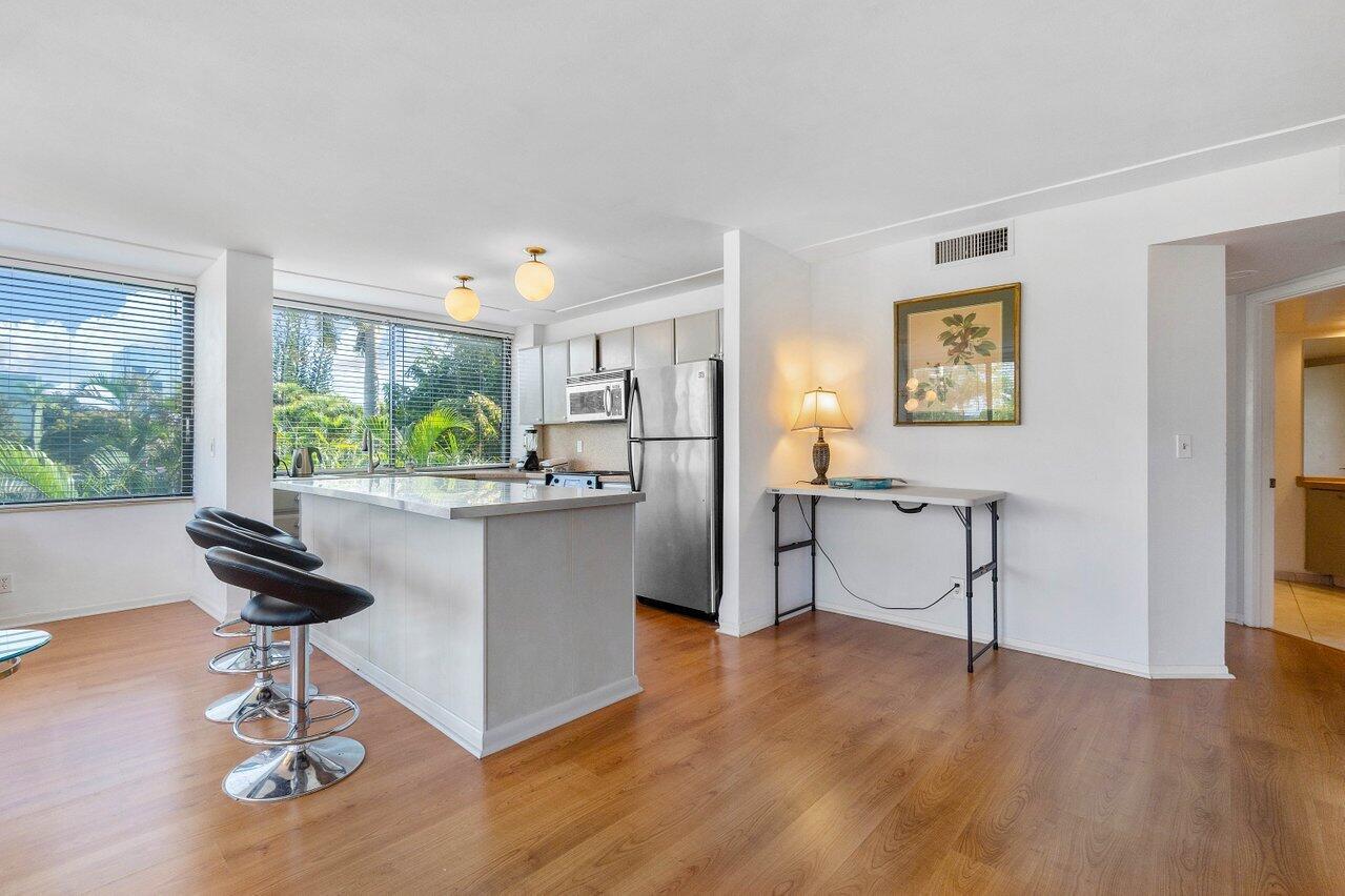 1500 Presidential Way 204