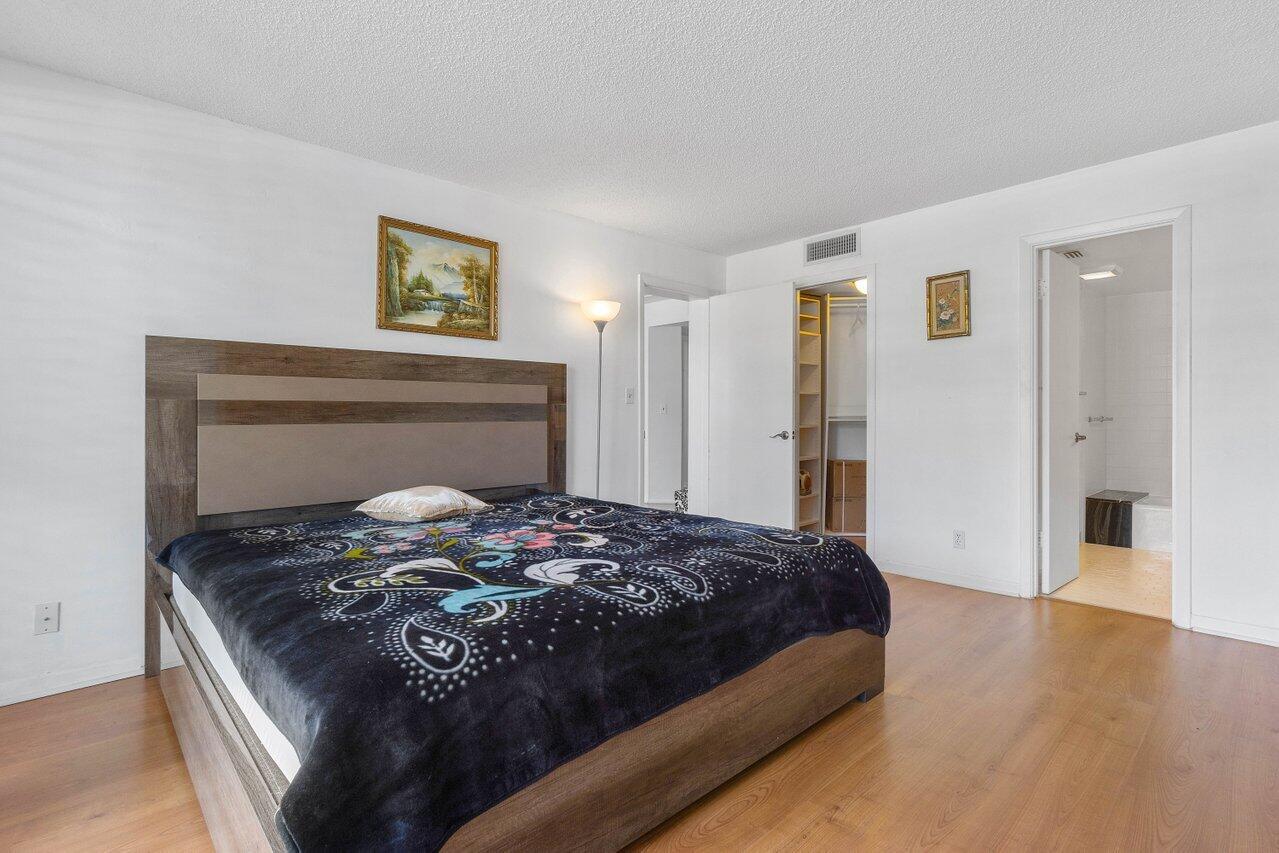 1500 Presidential Way 204
