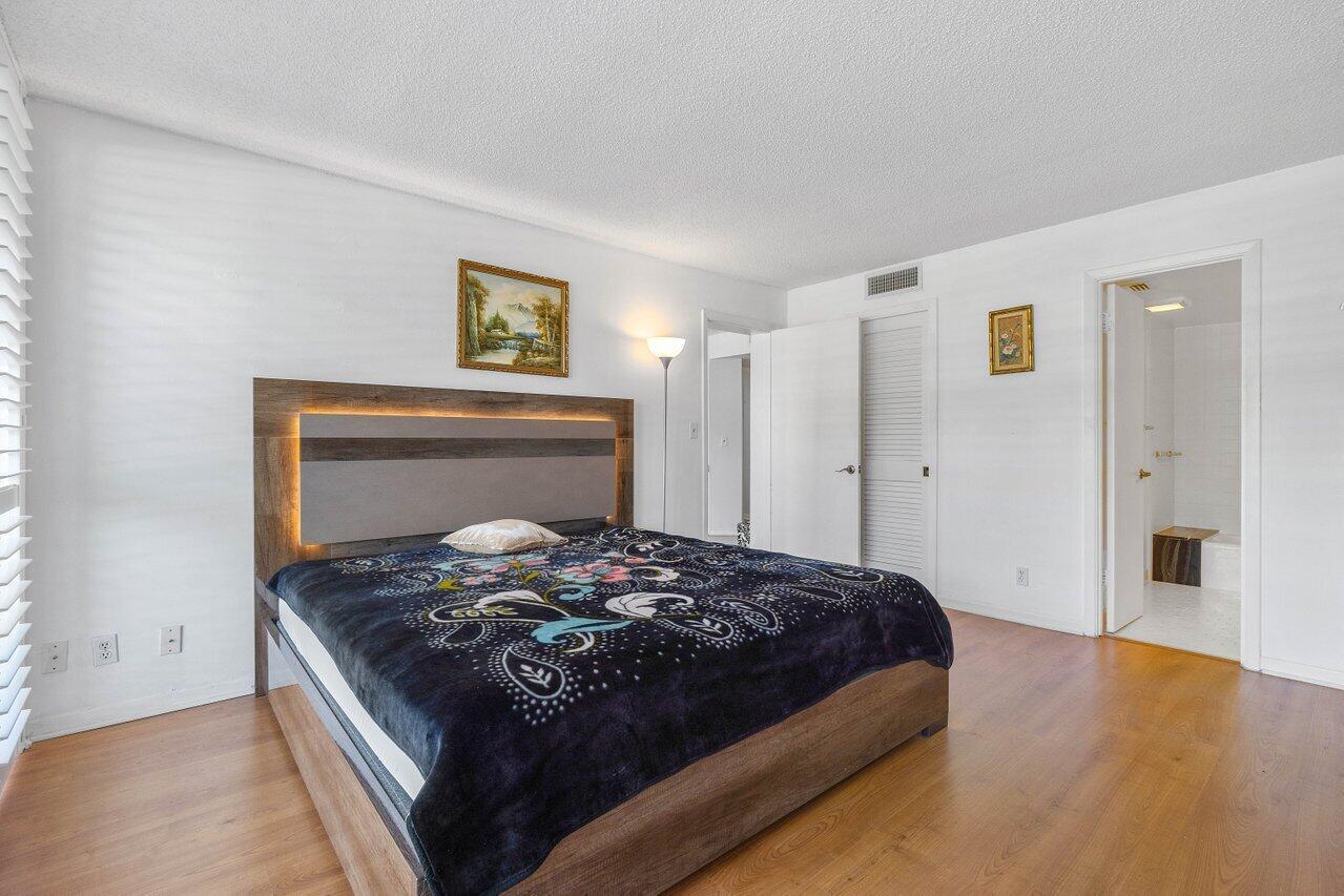 1500 Presidential Way 204