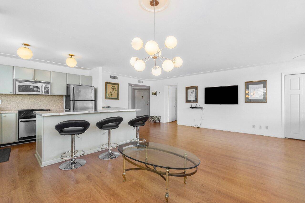 1500 Presidential Way 204