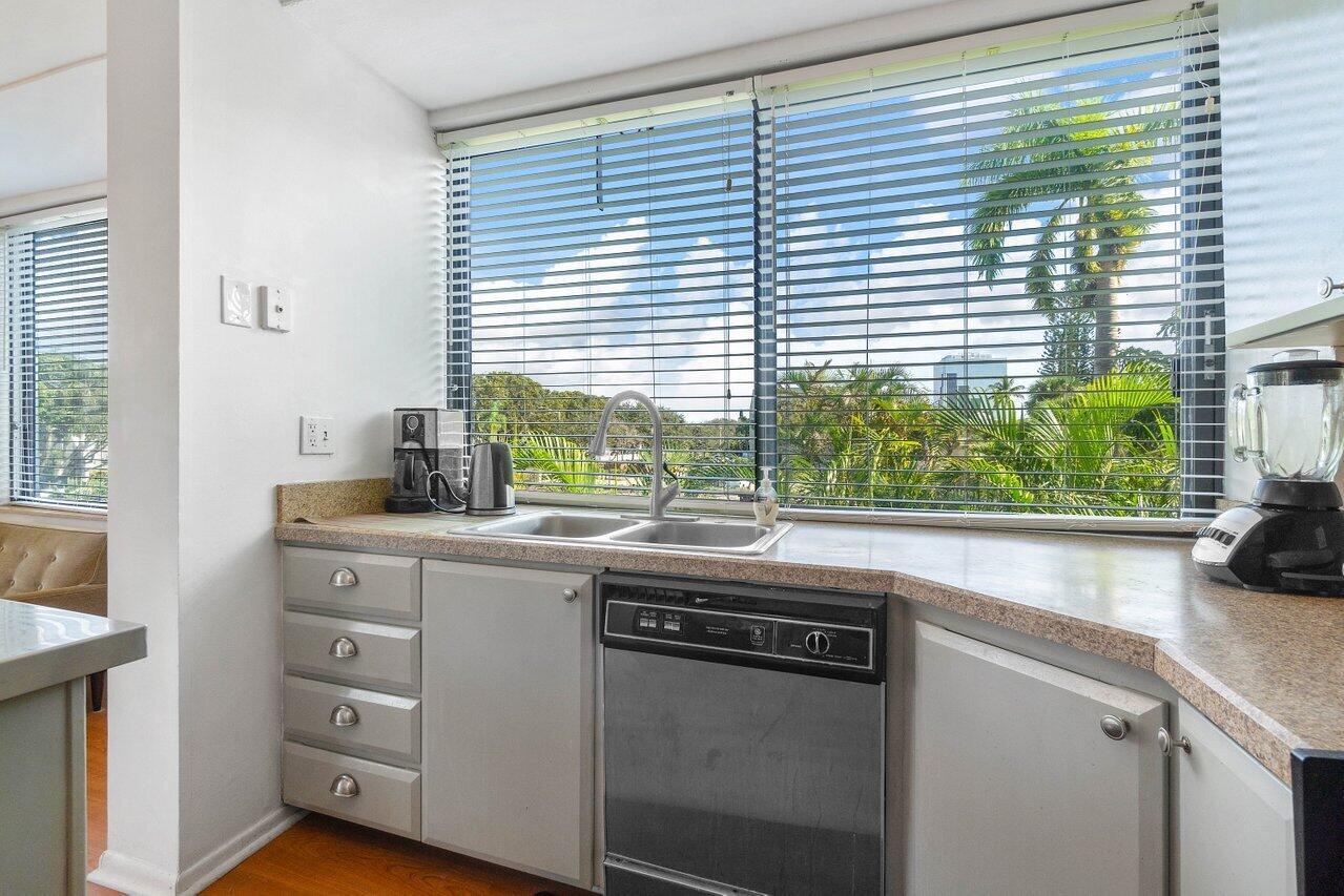 1500 Presidential Way 204