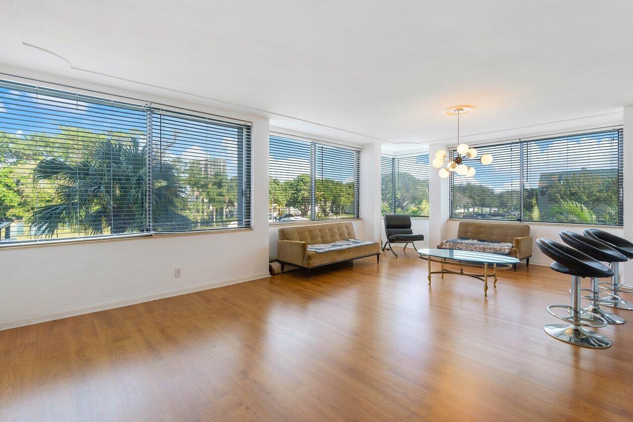 1500 Presidential Way 204