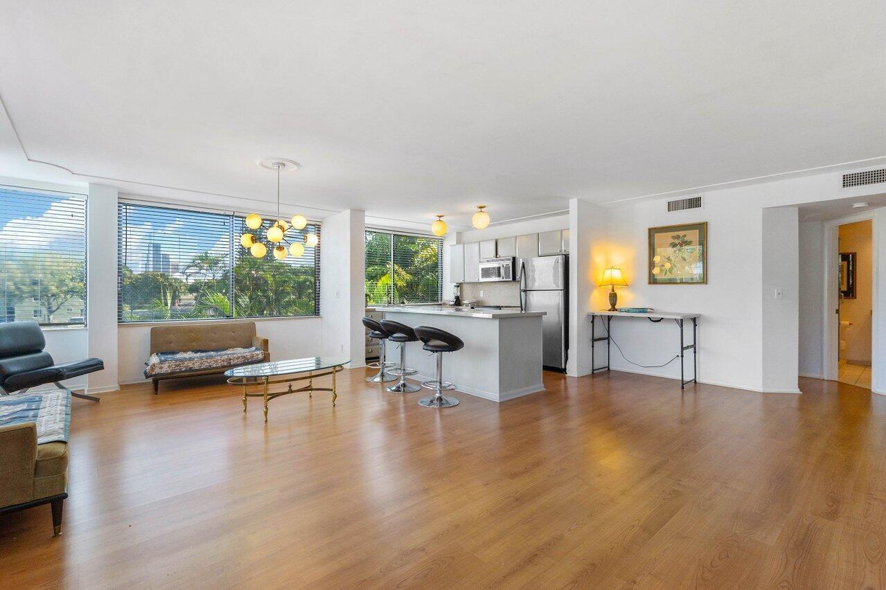 1500 Presidential Way 204