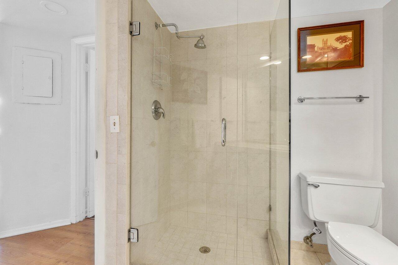 1500 Presidential Way 204