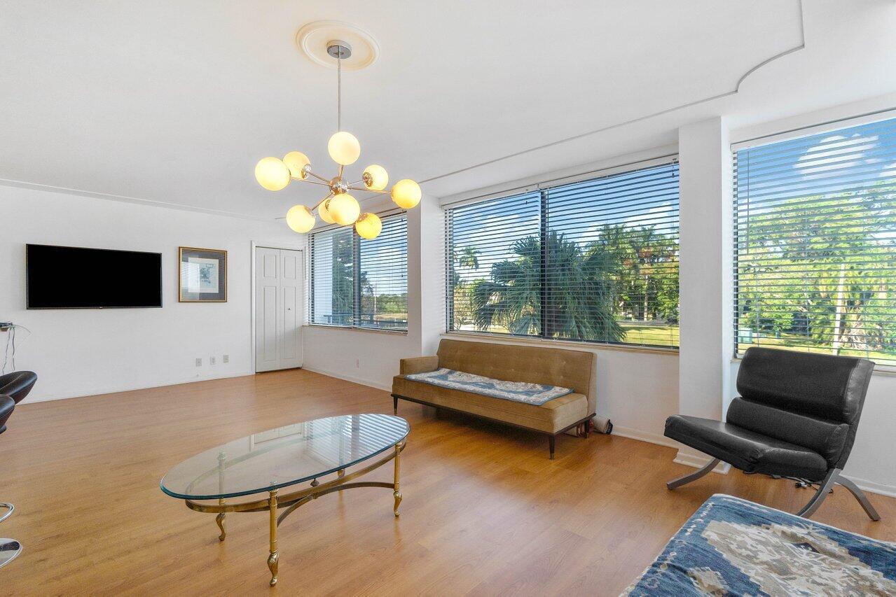 1500 Presidential Way 204