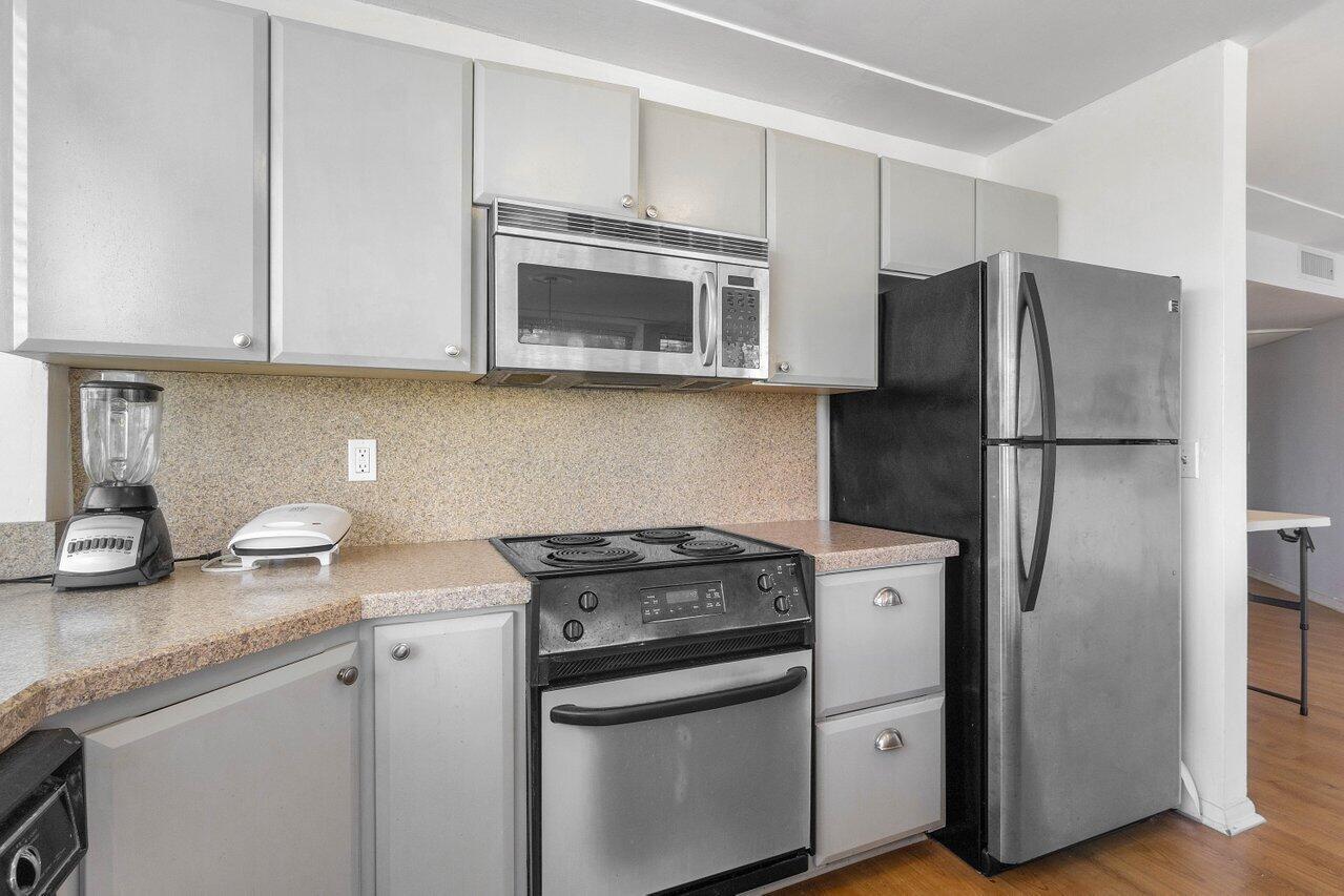 1500 Presidential Way 204