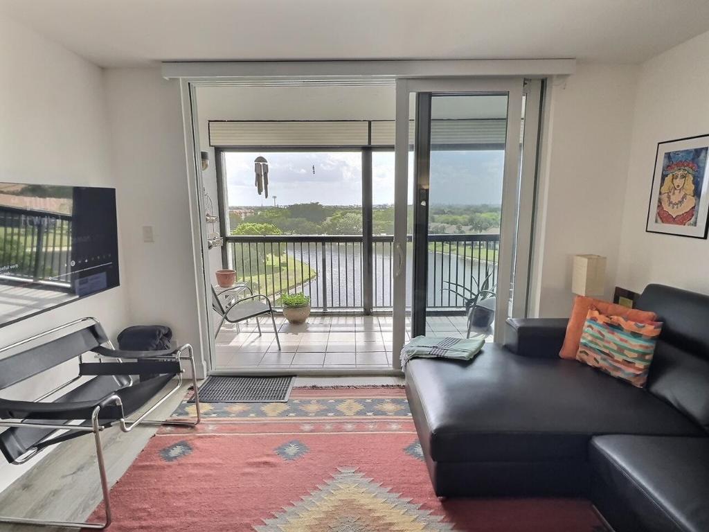 1266 S Military Trail 587, Deerfield Beach Unit: 587