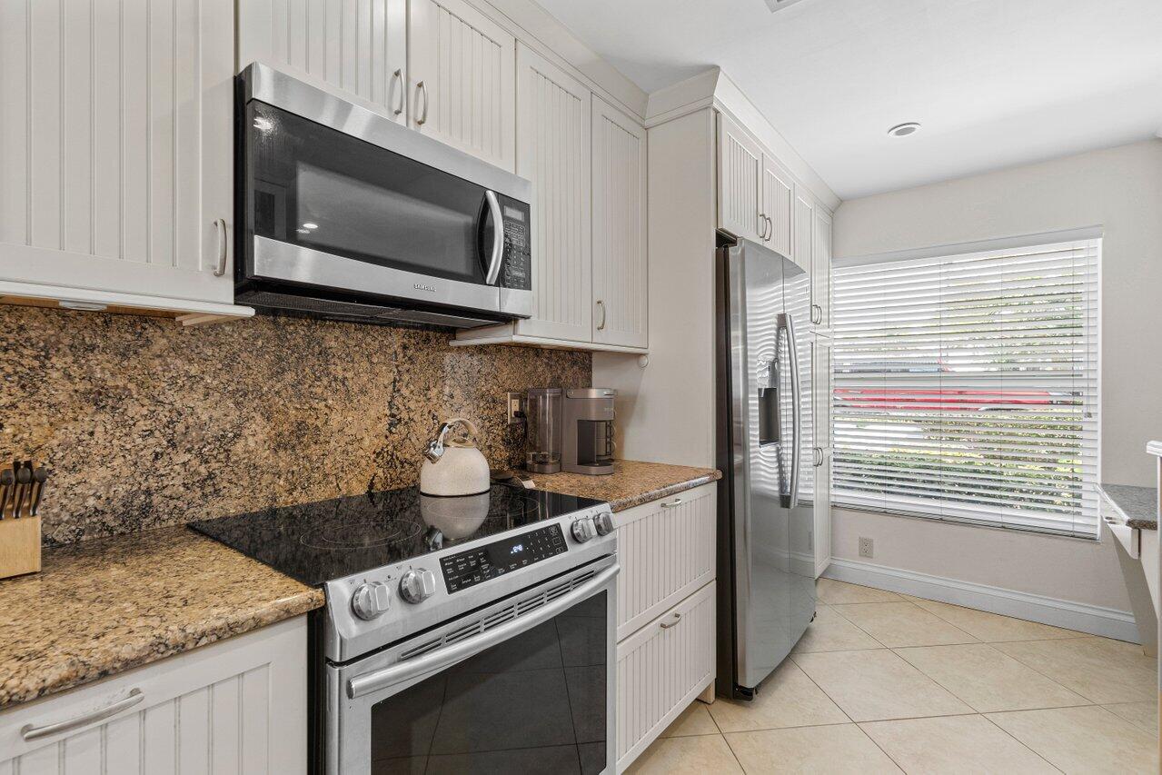 842 SE 19th Avenue 103