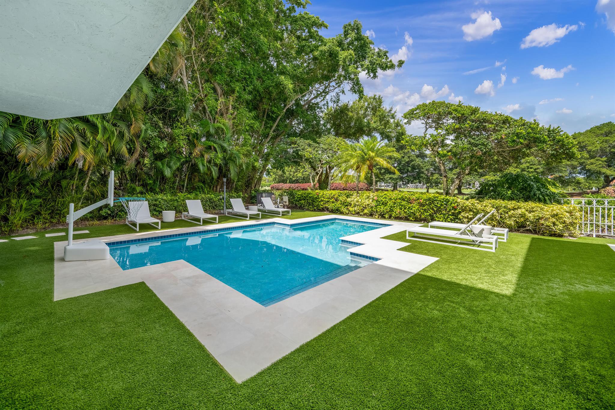 5607 NW 24th Terrace