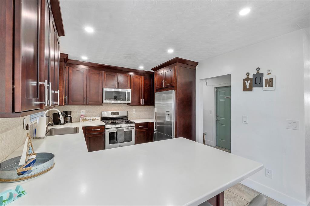 3031 NE 9th Terrace