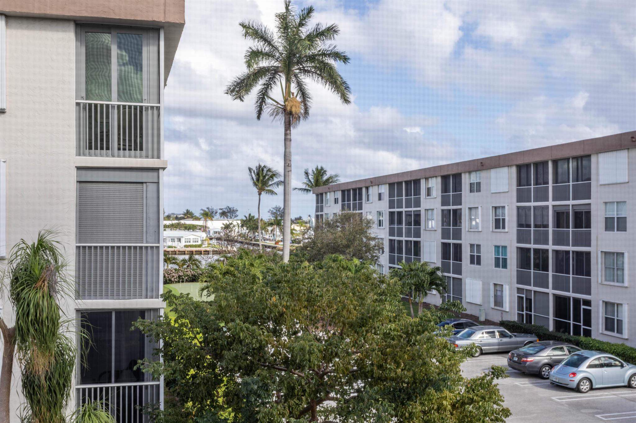 2012 S Federal Highway 301